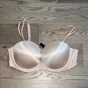 Victoria’s Secret Bra: 34C